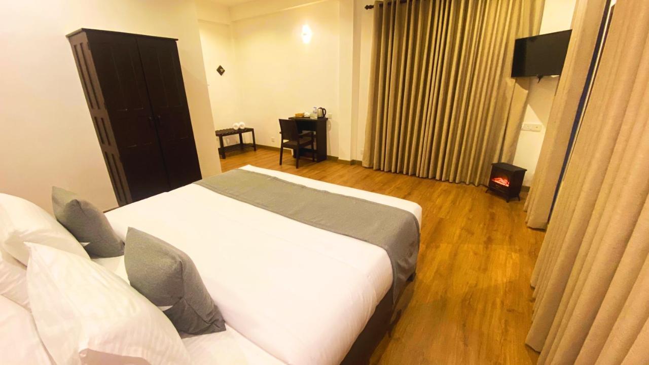 Hotel Queens Mount Glen Heights 2*