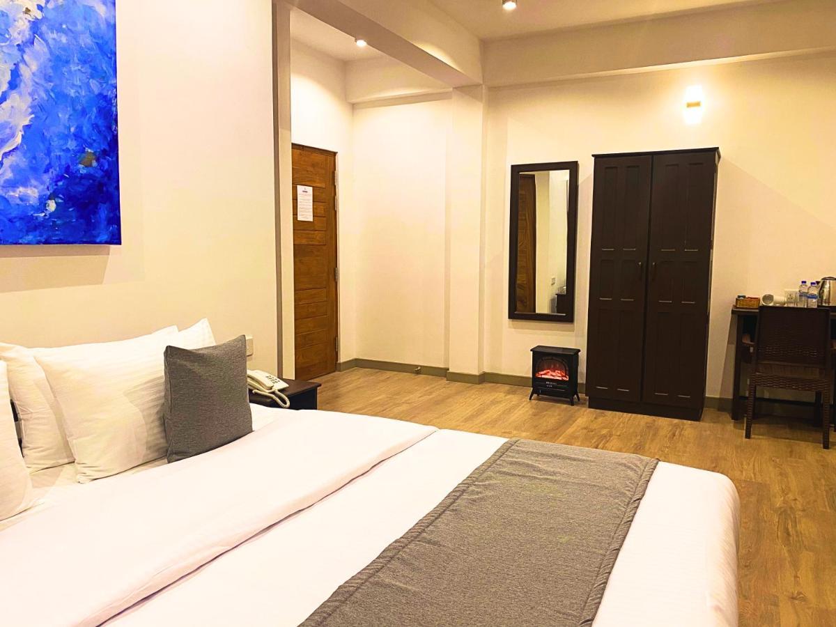 Hotel Queens Mount Glen Heights 2*