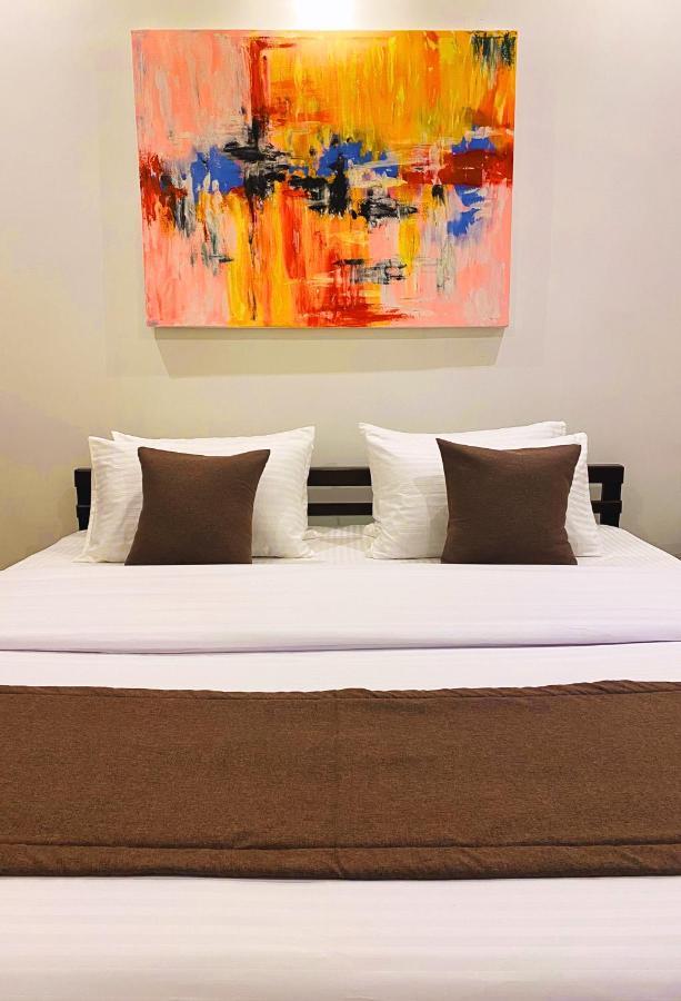 Hotel Queens Mount Glen Heights