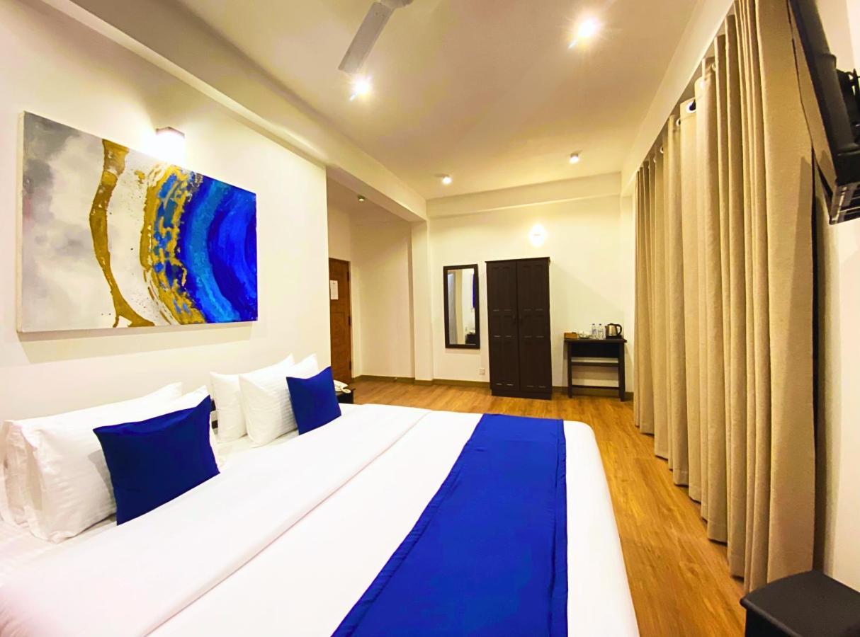 Hotel Queens Mount Glen Heights 2*