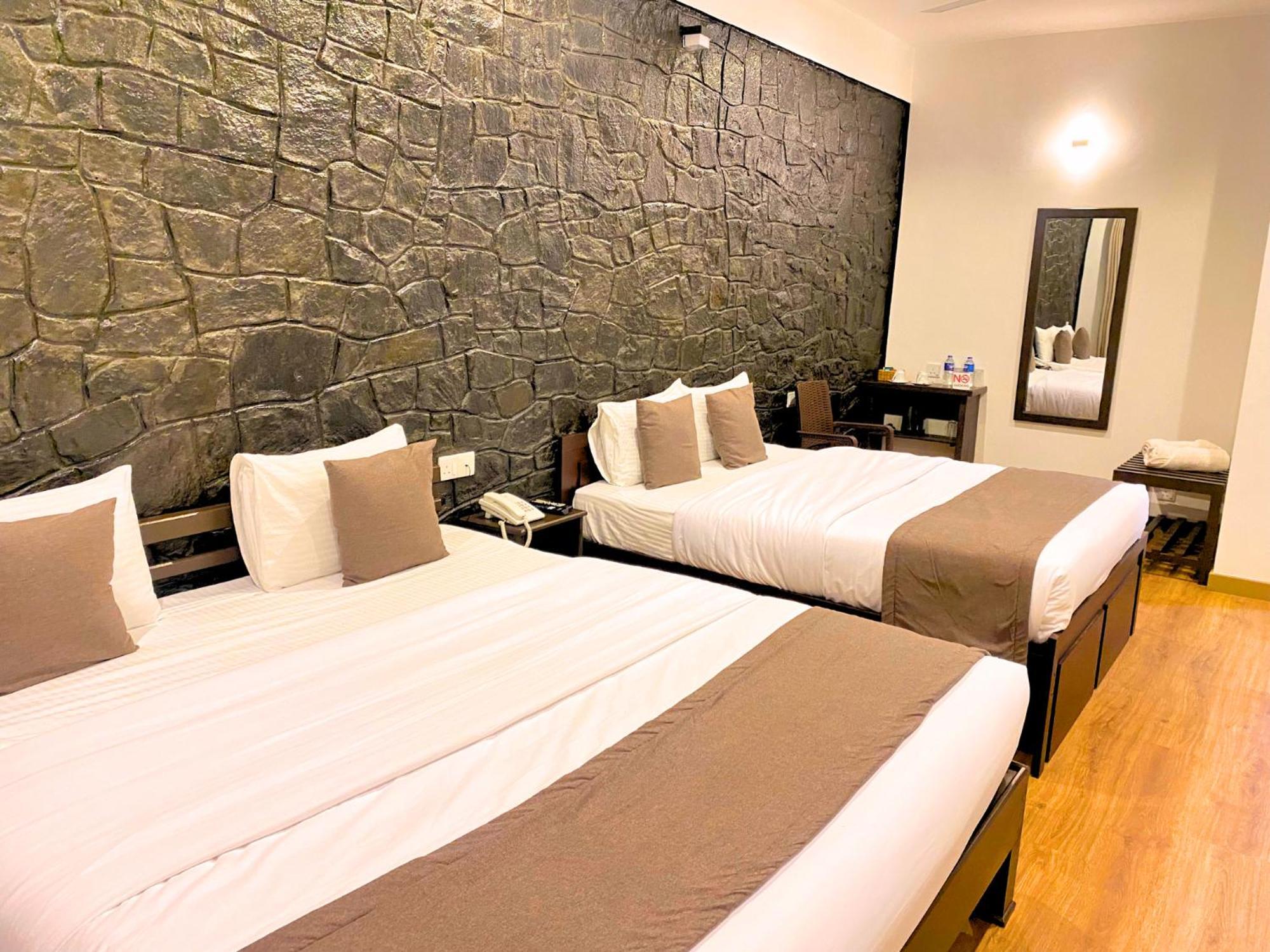 Queens Mount Glen Heights Hotel 2*